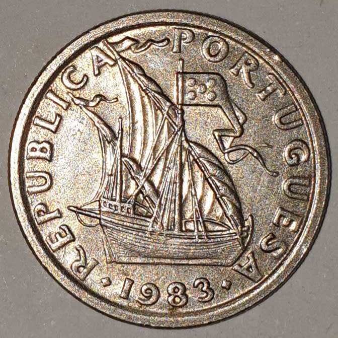 1983 - 2.5 ESCUDOS - 2$50 - 2 1/2 - PORTUGAL - PORTUGUESA - KM#590 - COPPER-NICKEL - PORTUGUESE